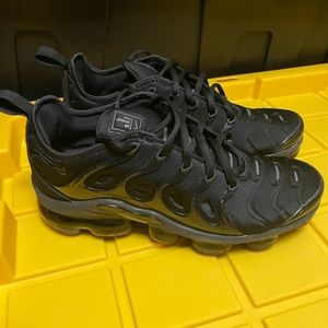 Triple Black VaporMax Plus